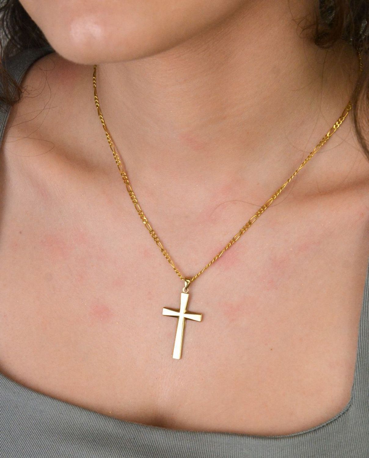 Złota zawieszka gładki krzyżyk próba 333, ZA 3836 333. Złoty krzyżyk to bardzo elegancki wybór na prezent, który jest subtelny i ponadczasowy. Jego proste krawędzie dodają mu delikatności, 1.jpg